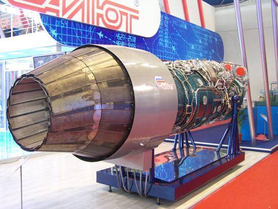 al-31f发动机长度4.945米,最大直升为1.22米,重量1.