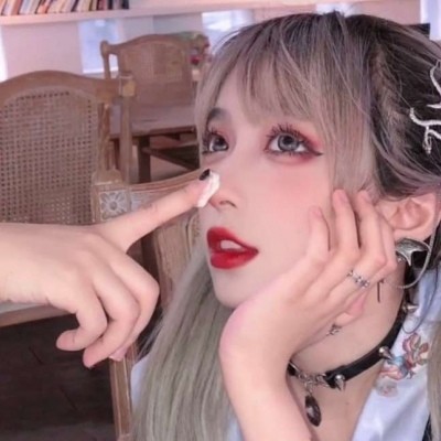 头像 做什么大哥的女人,要做就做大哥