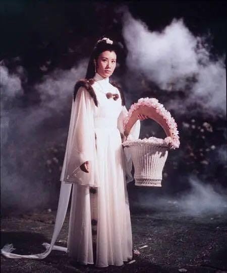 汪明荃|49岁香港失业男明星提前收到中秋礼物，打开一看：一叠千元港币