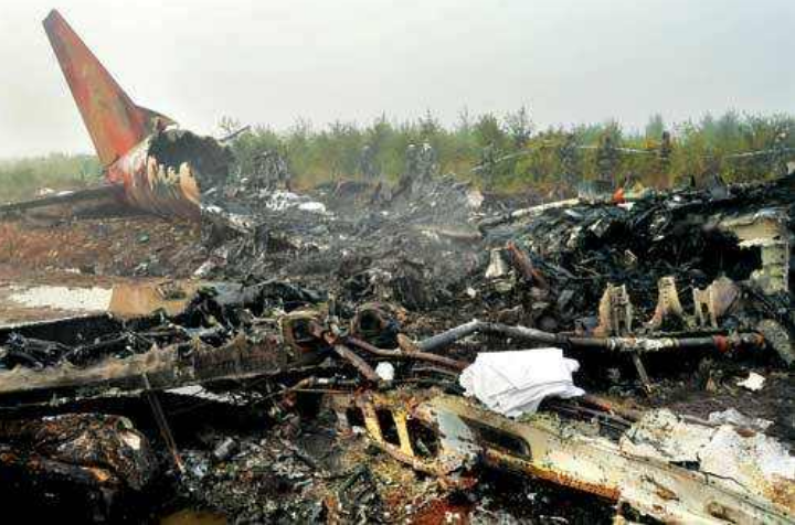 小伙被预言将死于空难待在家闭门不出最后还是躲不过