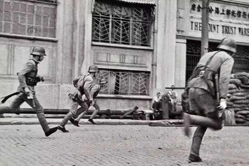 八佰|电影《八佰》背后被忽略的历史：“八佰”壮士遭英国人算计，命运悲壮