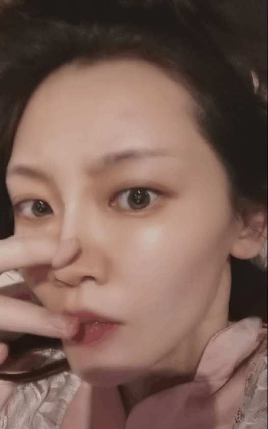 苗苗|苗苗孕期晒自拍妆容精致锥子脸，配文疑有玄机粉丝纷纷猜宝宝性别