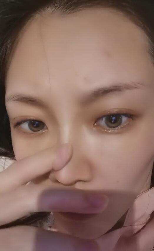 苗苗|苗苗孕期晒自拍妆容精致锥子脸，配文疑有玄机粉丝纷纷猜宝宝性别