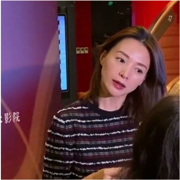 董卿|47岁董卿久违亮相状态好，皮肤紧致发亮，直男式打扮英气十足