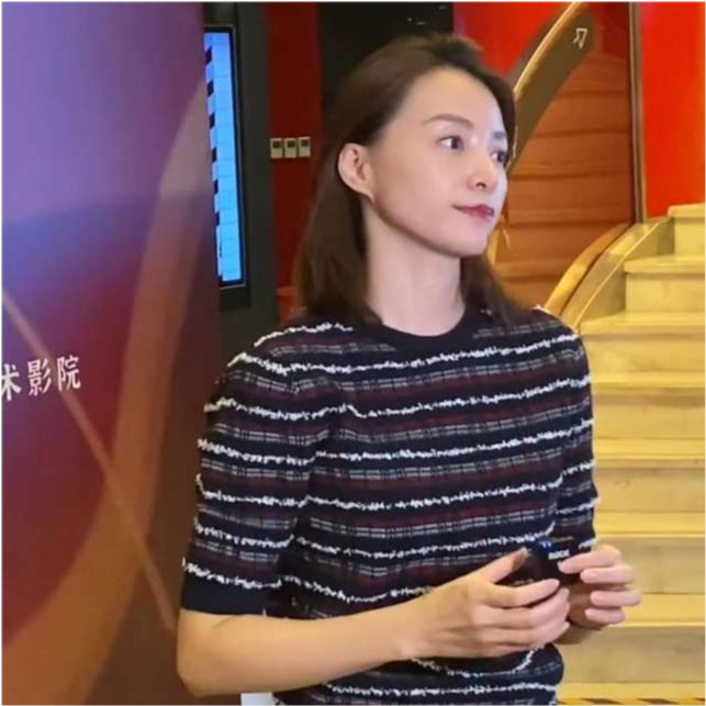 董卿|47岁董卿久违亮相状态好，皮肤紧致发亮，直男式打扮英气十足