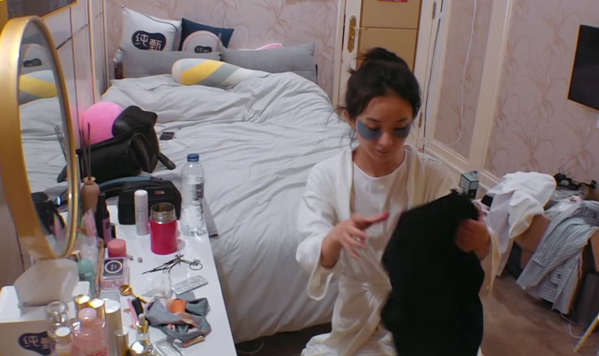 赵丽颖|赵丽颖录节目房间邋遢被放大，我想说：这在综艺里太正常不过了！