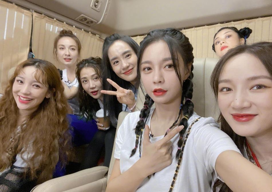 阿朵|阿朵晋级，走进宁静团训练室，当场给喜滋滋的孟佳泼了一盆冷水