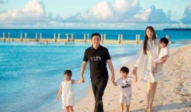 吴佩慈|42岁吴佩慈叹日子不易？网友：拿拼孩的精力去创业，比你老公都强