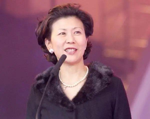 李嘉诚|李嘉诚与“红颜知己”周凯旋，携手相伴几十年，为何迟迟不结婚？