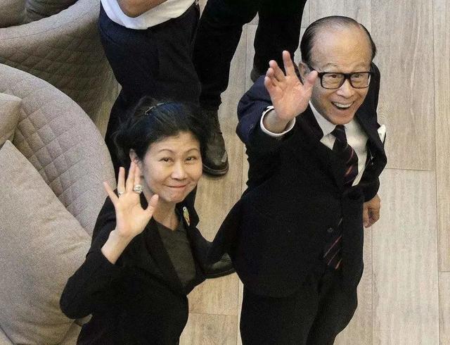 李嘉诚|李嘉诚与“红颜知己”周凯旋，携手相伴几十年，为何迟迟不结婚？
