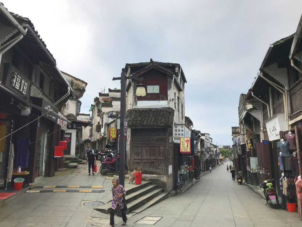 徽州古城的斗山街,入口处很隐蔽,但却是古城里最有韵味的_腾讯新闻
