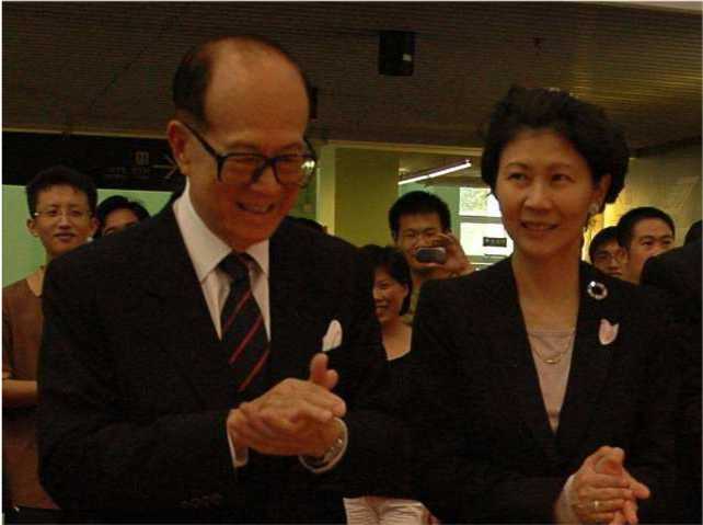 李嘉诚|李嘉诚与“红颜知己”周凯旋，携手相伴几十年，为何迟迟不结婚？