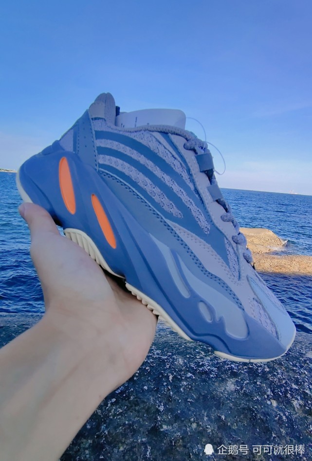 海拍阿迪达斯椰子700