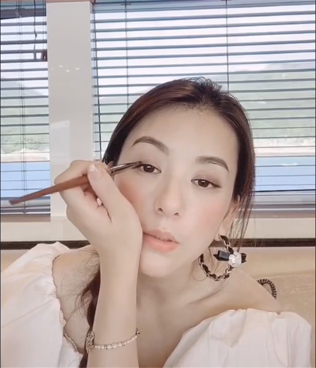 方媛|方媛被曝和郭富城已离婚，她晒七夕情人节礼物正面辟谣