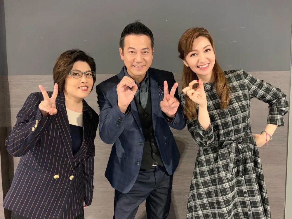 女主持|恭喜！36岁香港知名混血女主持人将与球星男友结婚，既兴奋又不安