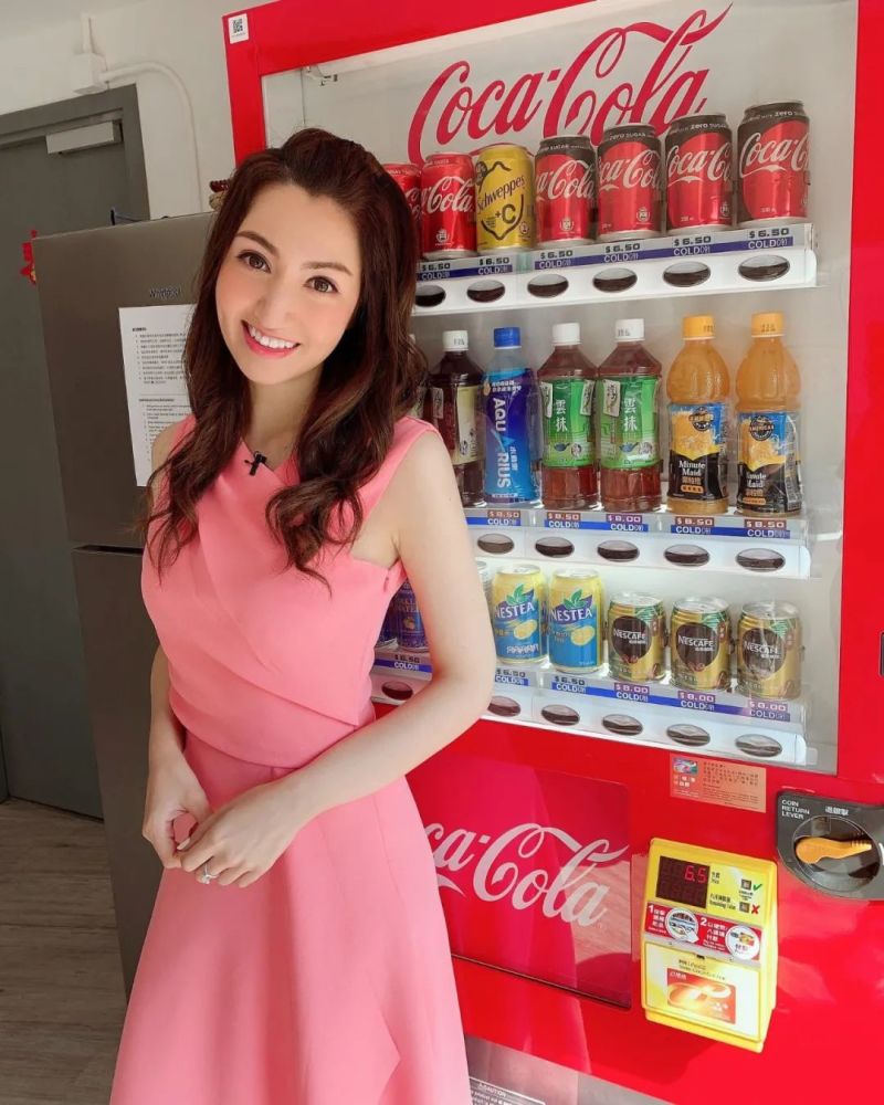 女主持|恭喜！36岁香港知名混血女主持人将与球星男友结婚，既兴奋又不安