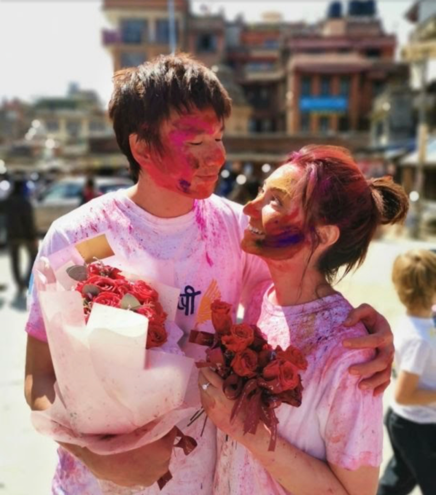 女主持|恭喜！36岁香港知名混血女主持人将与球星男友结婚，既兴奋又不安