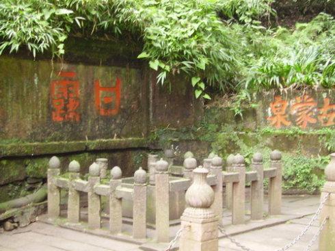 四川|四川雅安有一座藏龙古井，据说打开井盖就会下雨，真有这回事吗