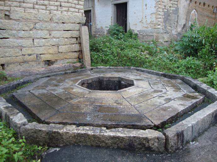 四川|四川雅安有一座藏龙古井，据说打开井盖就会下雨，真有这回事吗