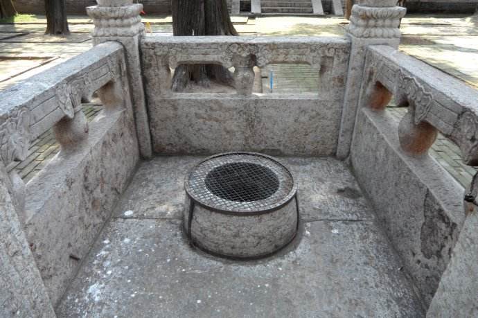 四川|四川雅安有一座藏龙古井，据说打开井盖就会下雨，真有这回事吗