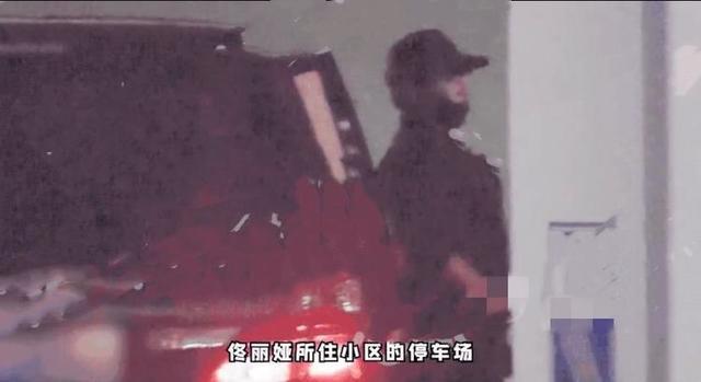陈思诚|陈思诚低调一人出行观影，戴口罩帽子包裹严实身材发福明显