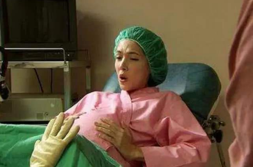 产妇到了医院以后,医生会对其做一些特殊的检查,其中,内检就是必检的