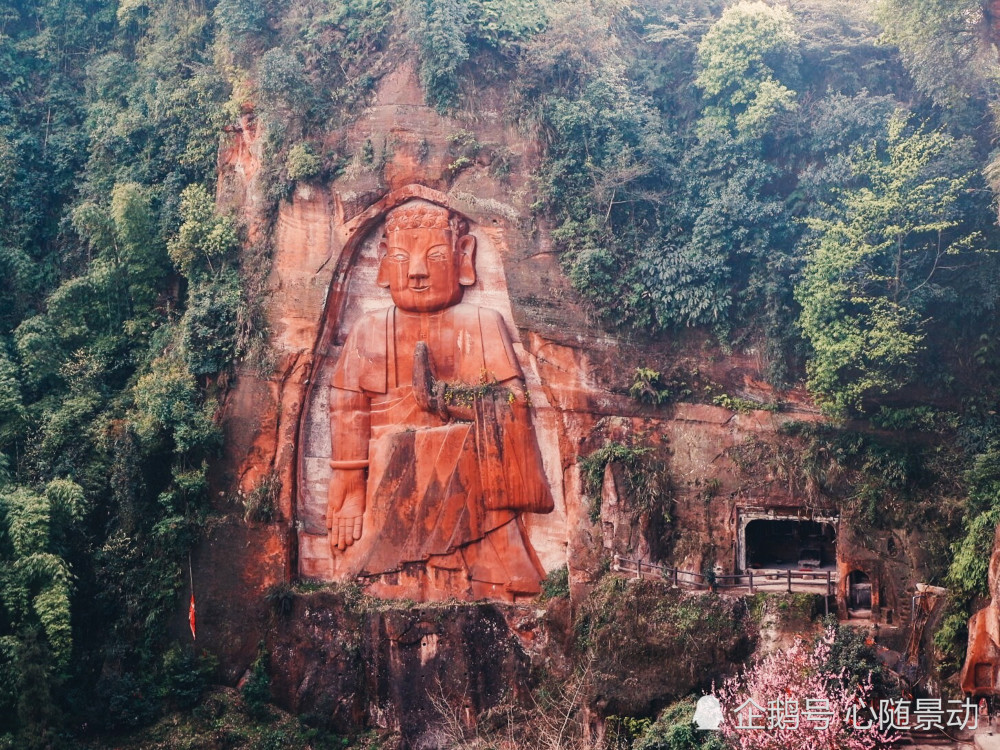 四川除了乐山大佛,还有一尊"世界第一立佛",不但大,而且怪