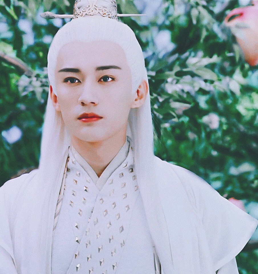 白蛇传说》之中的刘学义,他在这部作品之中同时出演了妖帝斩荒与天帝
