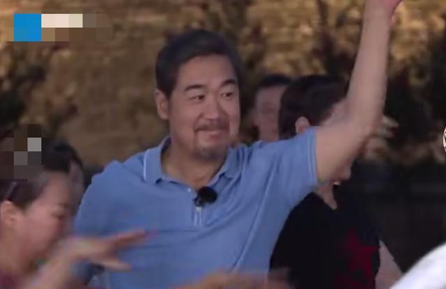 张国立|张国立捧场妻子邓婕新片，夫妻同框似两代人，董卿冯小刚齐现身