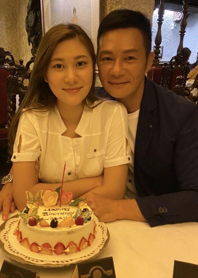 张卓姿|不舍张卓姿出国留学，57岁双料影帝拥抱送别，女儿成熟不像十六岁