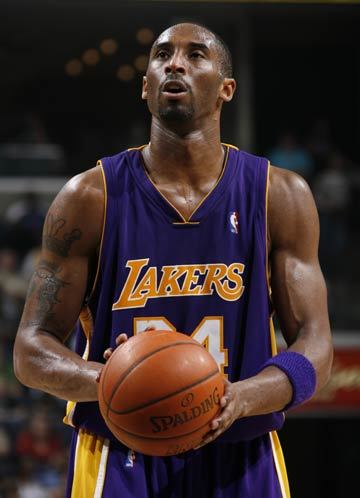 8月23日,如果没有那场意外,昨天是科比·布莱恩特42岁的生日!