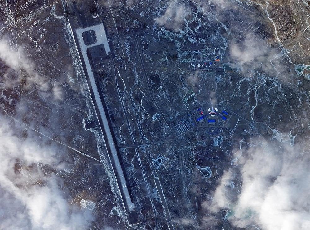 卫星图显示俄罗斯在北极延长跑道 未来可起降战斗机和轰炸机