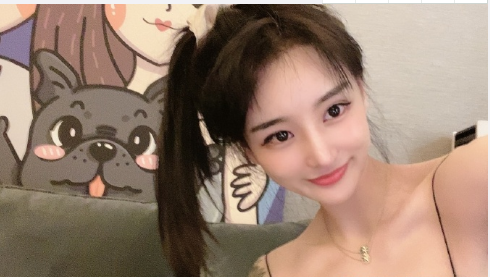 奥咪咪晒小狗吃饭近照,公开吐槽其抱狗上桌,却引发网友调侃不断_腾讯