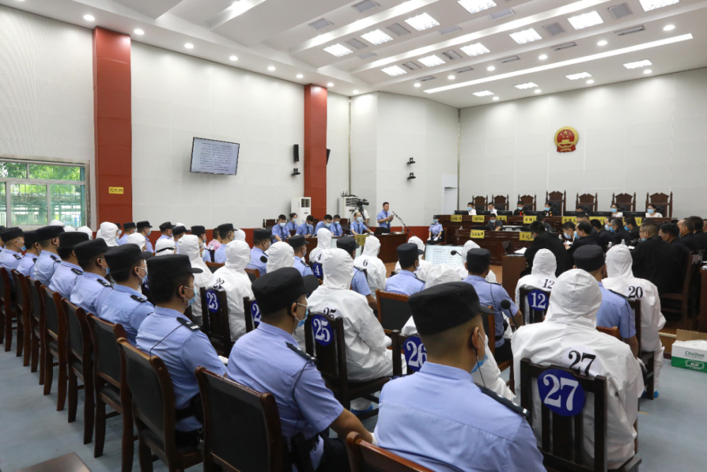 重拳出击 涉黑涉恶25人当庭认罪