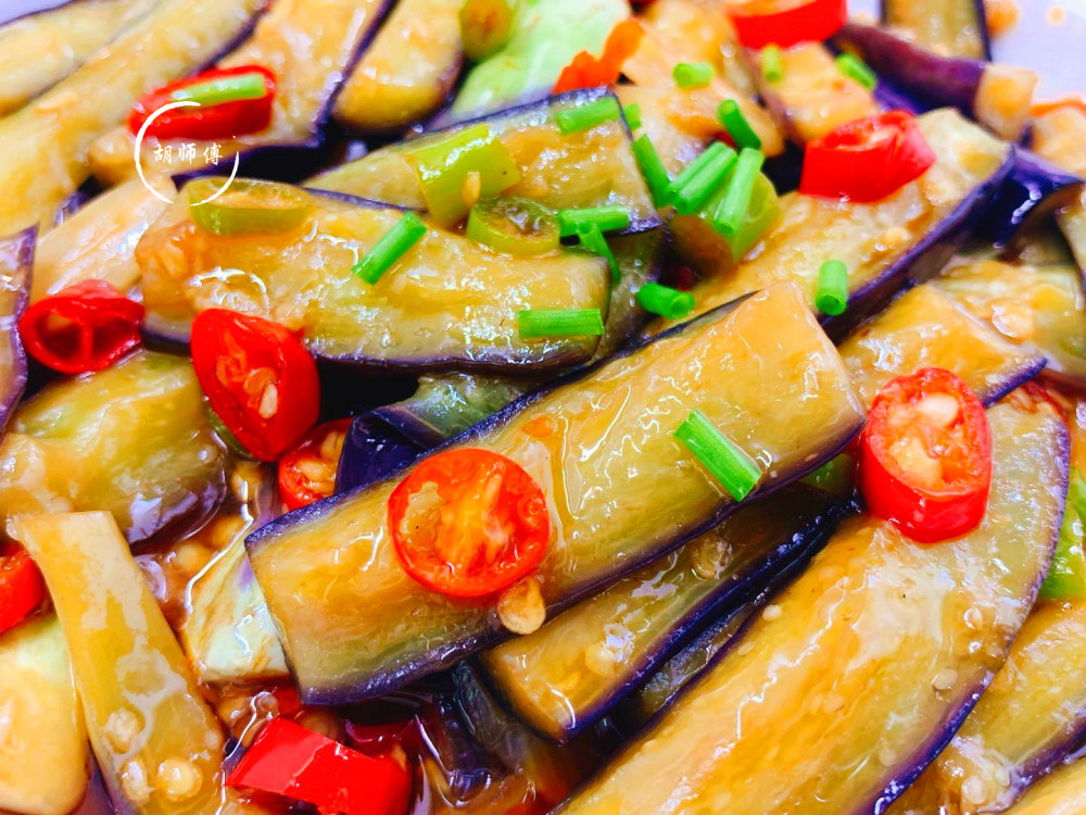 炒茄子时有人先放油有人后放油都不对教您正确做法真香