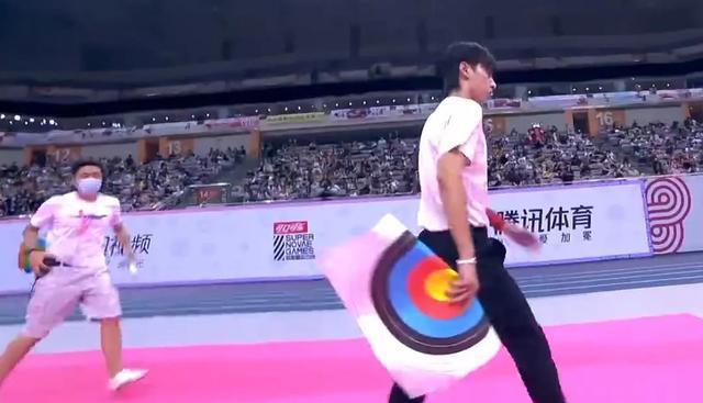 于小彤|于小彤陈小纭宣布分手！结束一年多恋情，原因疑跟男方个性有关