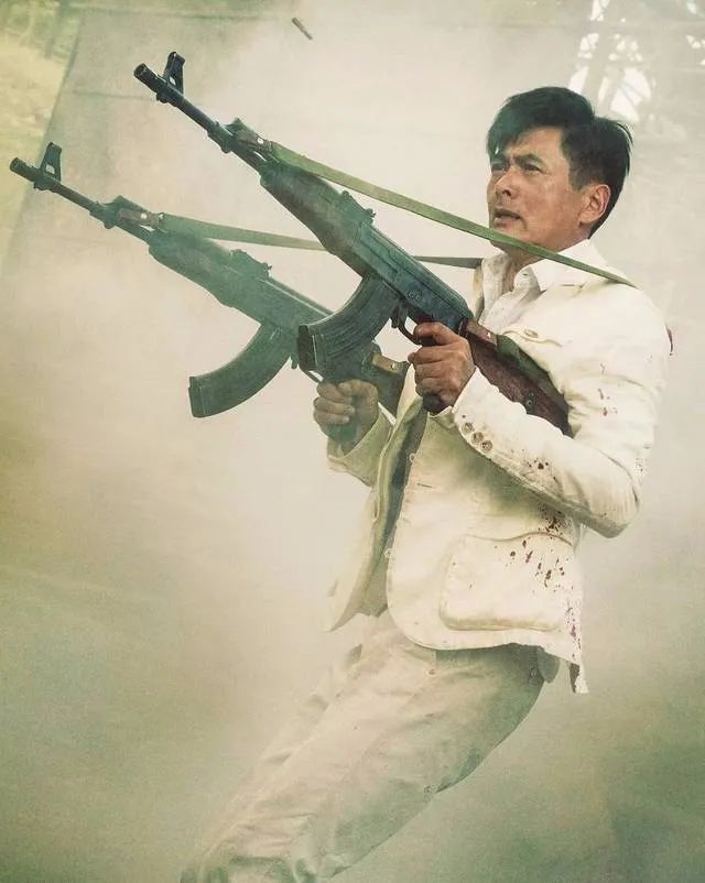 也不会再有第二个"双枪战神".2018年,《无双》.1986年,《英雄本色》.