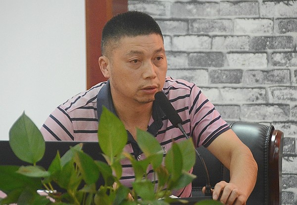 重庆召开创新教育研讨会"以会代训"培训科技老师