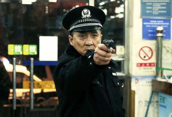 4,《防弹特工》;主演:成龙.