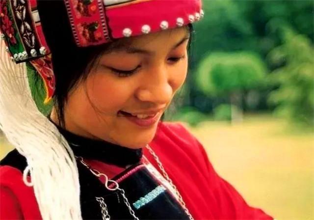 顾城|顾城杀妻13年后，儿子木耳未读过父母诗句，不知他们死亡真相