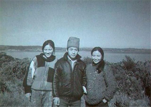 顾城|顾城杀妻13年后，儿子木耳未读过父母诗句，不知他们死亡真相