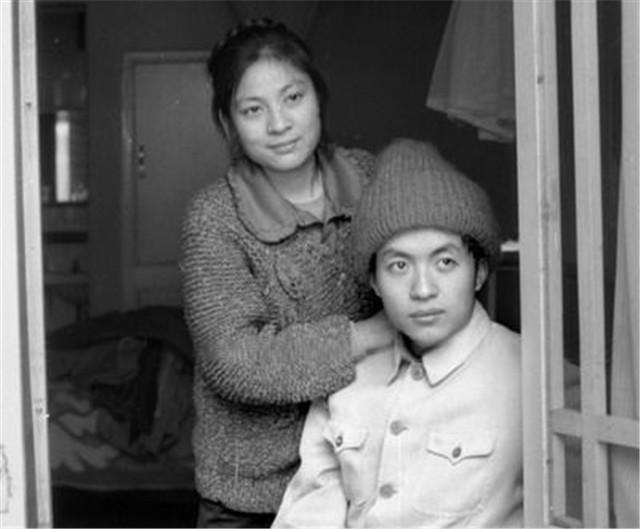 顾城|顾城杀妻13年后，儿子木耳未读过父母诗句，不知他们死亡真相