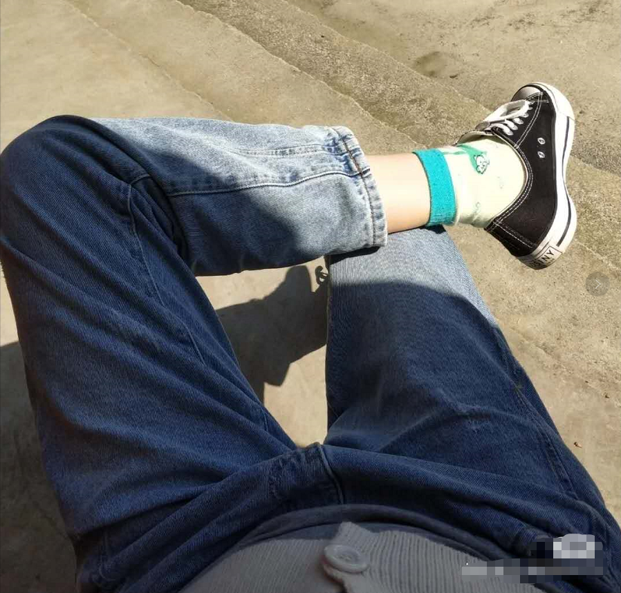 孕妈爱翘"二郎腿",小心影响宝宝胎位,孕期正确坐姿学起来