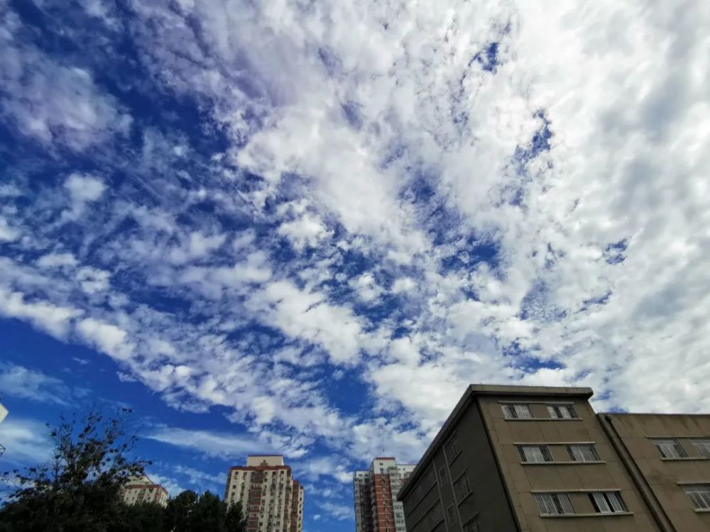 北京|暴雨初霁，北京市民拍下“七彩祥云”