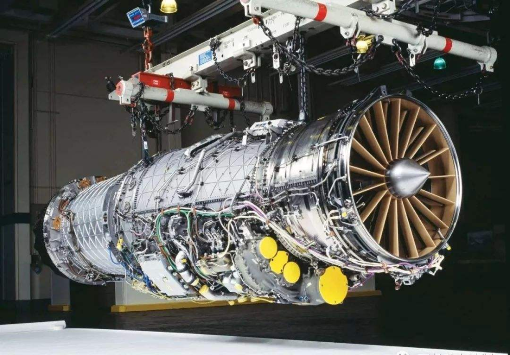 当年中国购买英式发动机被坑,使歼轰7发动机国产化,晚了28年