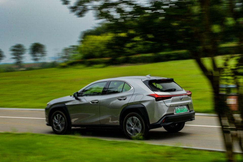 雷克萨斯触电首秀试驾ux300e