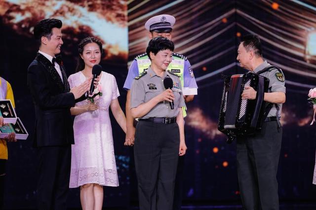 正能量歌曲排行榜_音乐人苏宏伟推出正能量歌曲《中国精神》