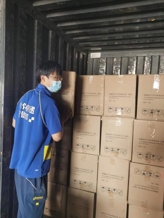 独自坚守阿勒泰两年,德邦快递员将责任放在心中