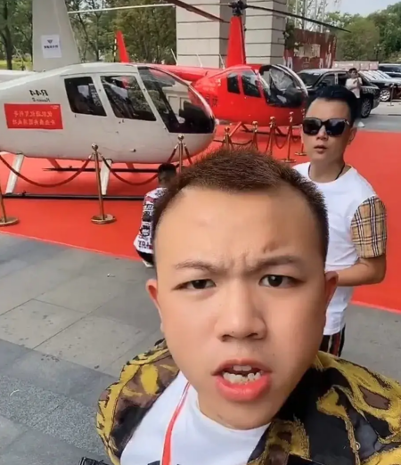 网红利哥公司开业排场大杨坤姜涛大咖云集人气不输一线明星