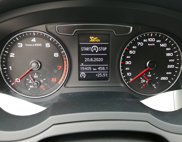 买辆奥迪q3每开2000公里机油报警灯就亮69车主称4s店说正常